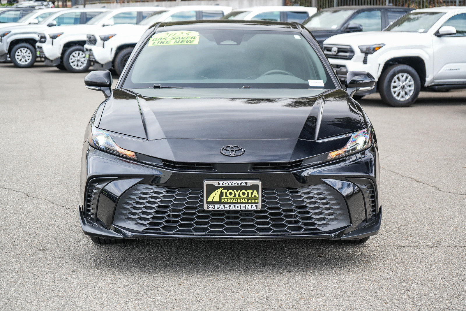 Used 2025 Toyota Camry SE AWD/4WD image 2