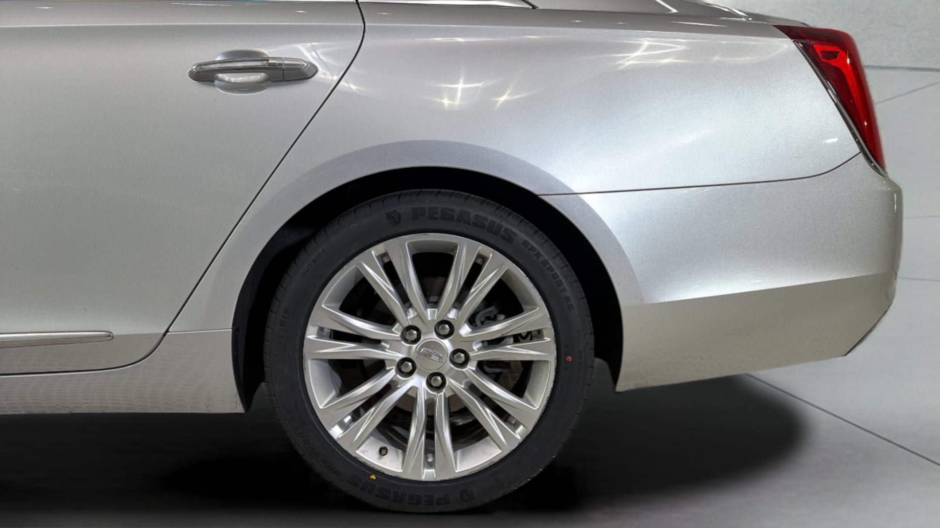 Used 2019 Cadillac XTS Luxury FWD image 37
