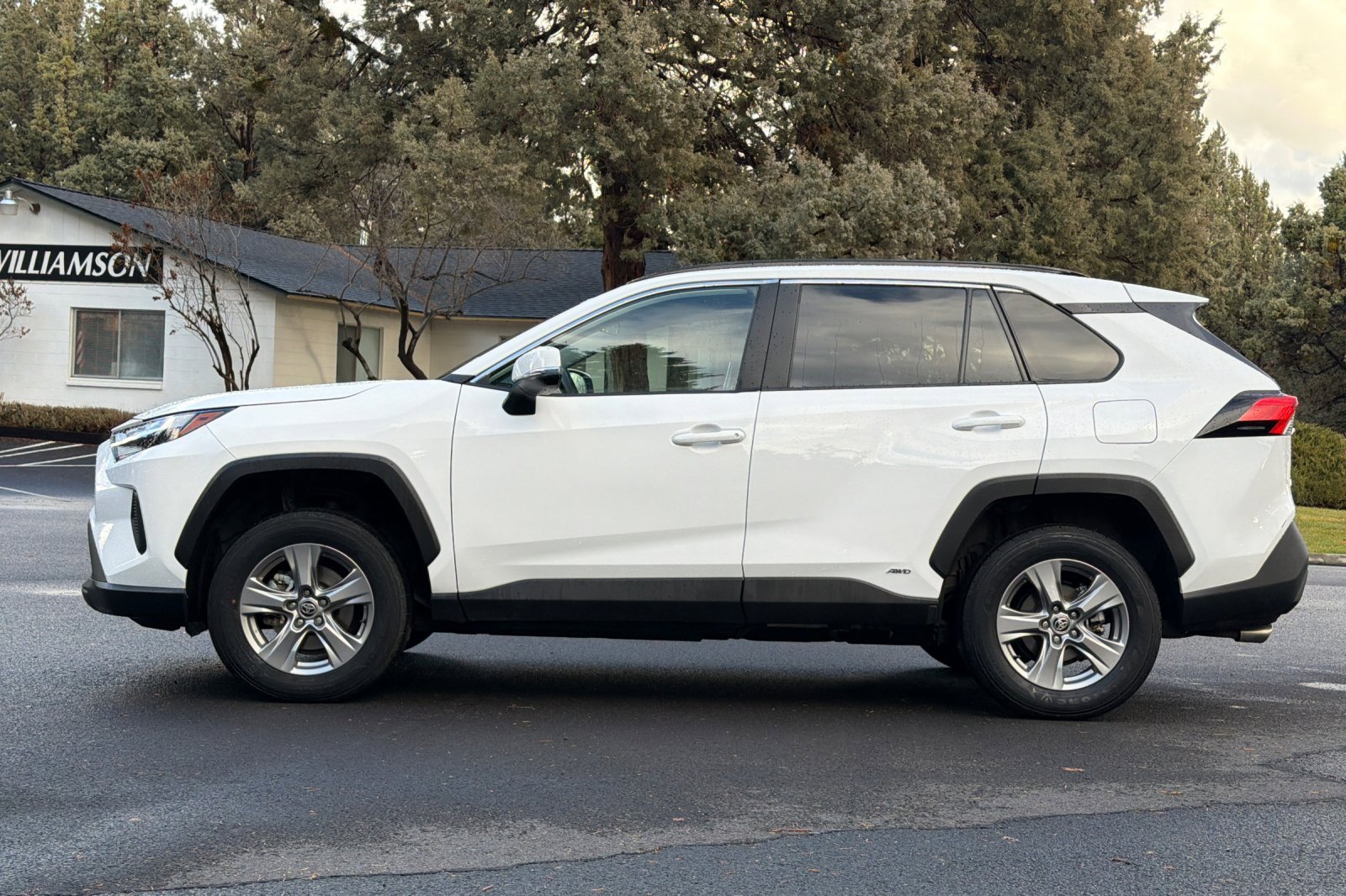 Used 2024 Toyota RAV4 XLE image 7