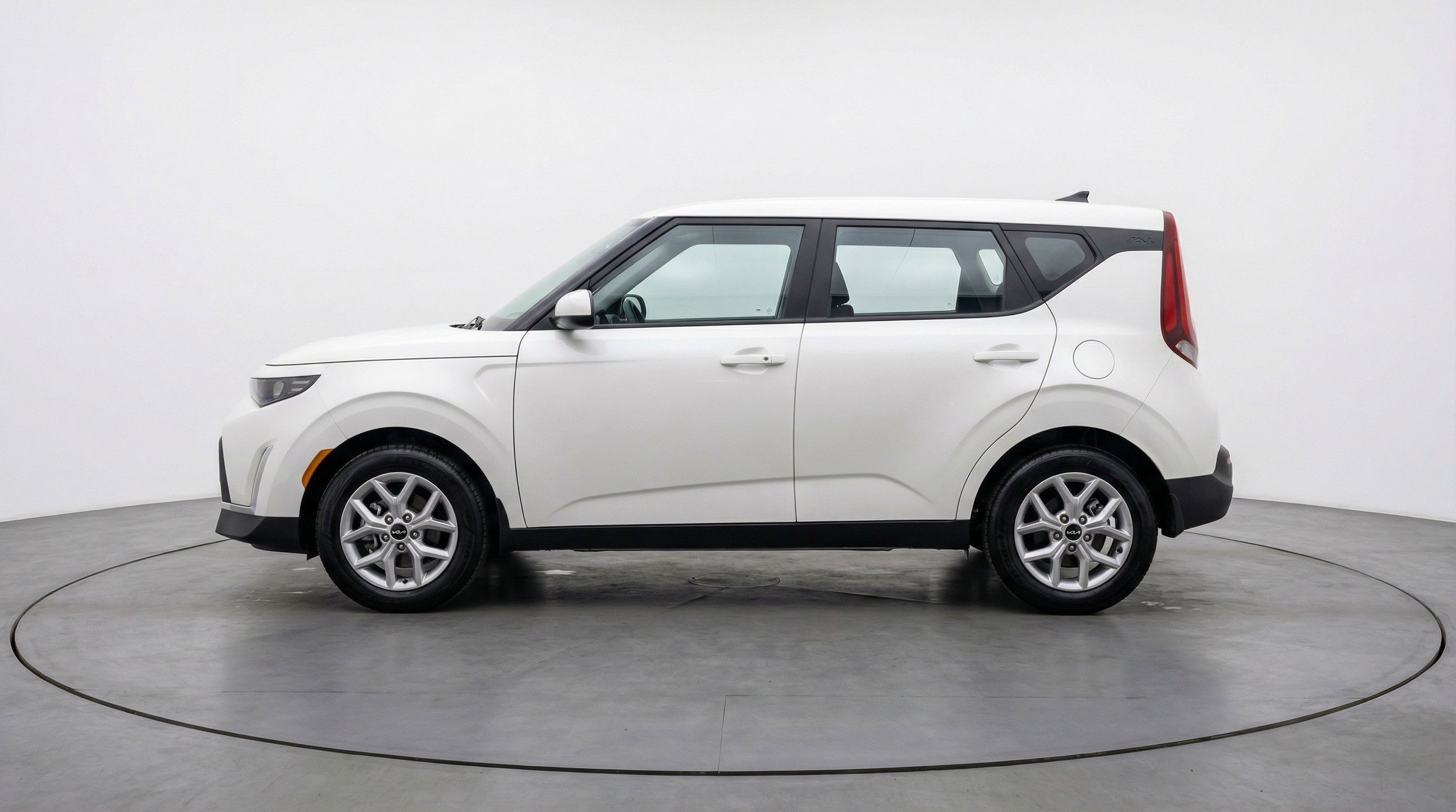 Used 2025 Kia Soul LX w/ LX Technology Package image 5