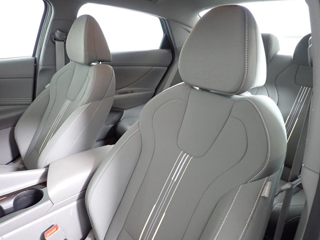 Used 2023 Hyundai Elantra SEL w/ Convenience Package FWD image 21