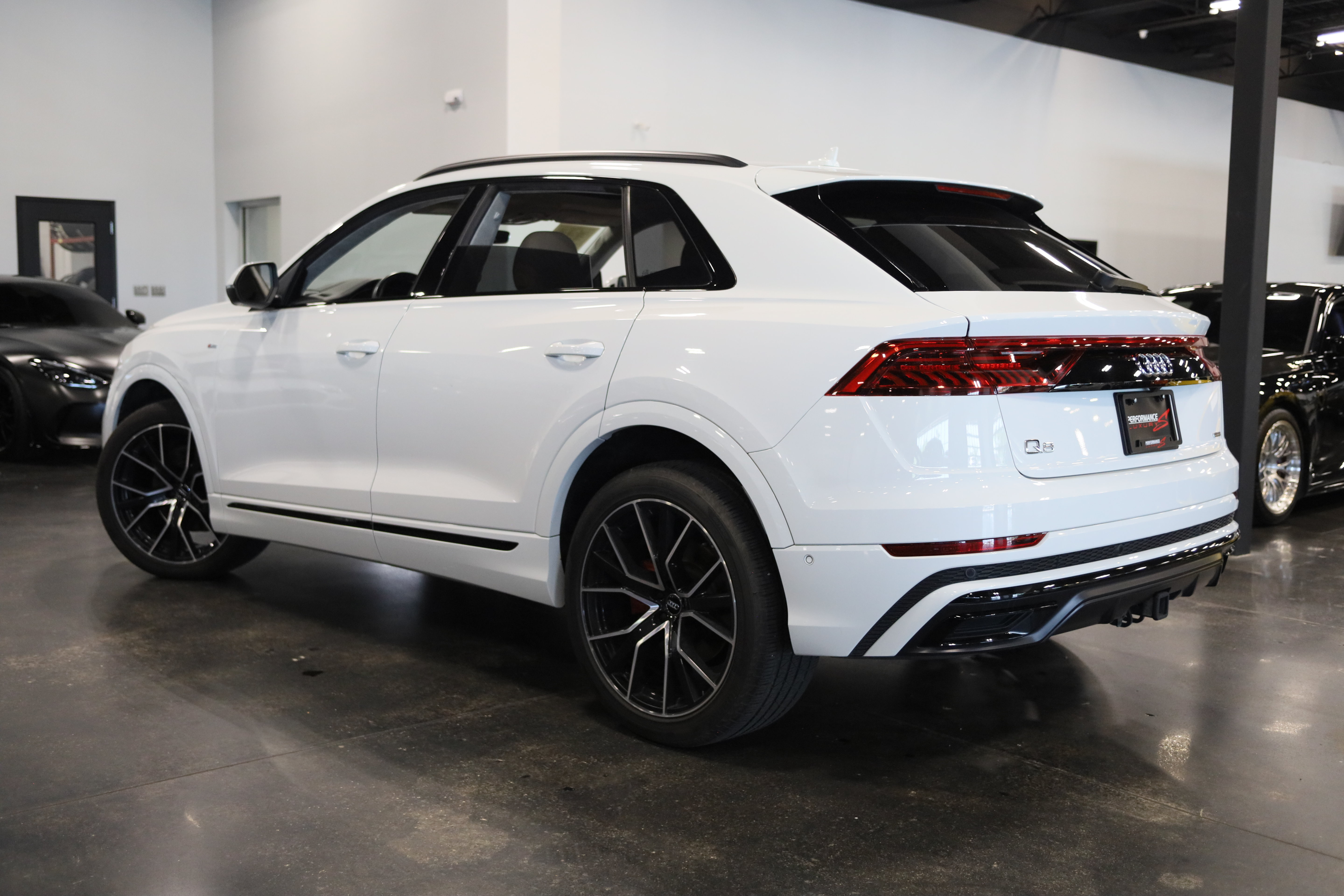 Used 2019 Audi Q8 Prestige AWD/4WD image 4