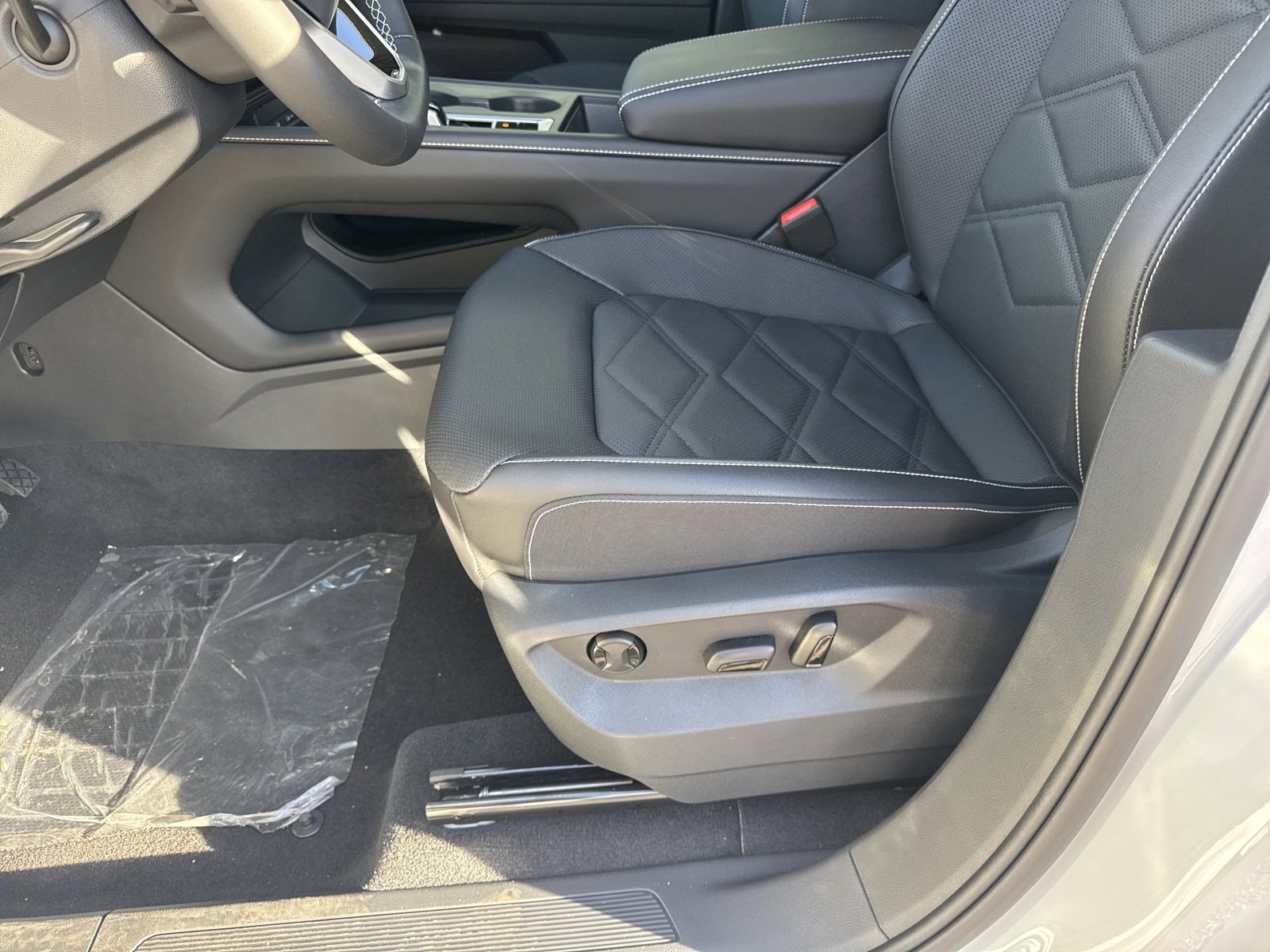 New 2026 Volkswagen Atlas SE image 13