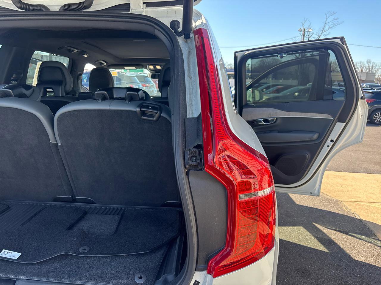 Used 2023 Volvo XC90 T8 Ultimate w/ Protection Package Premier image 19