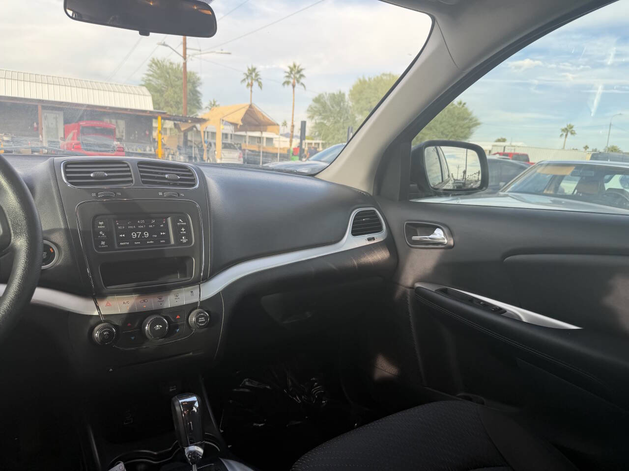 Used 2018 Dodge Journey SE image 23