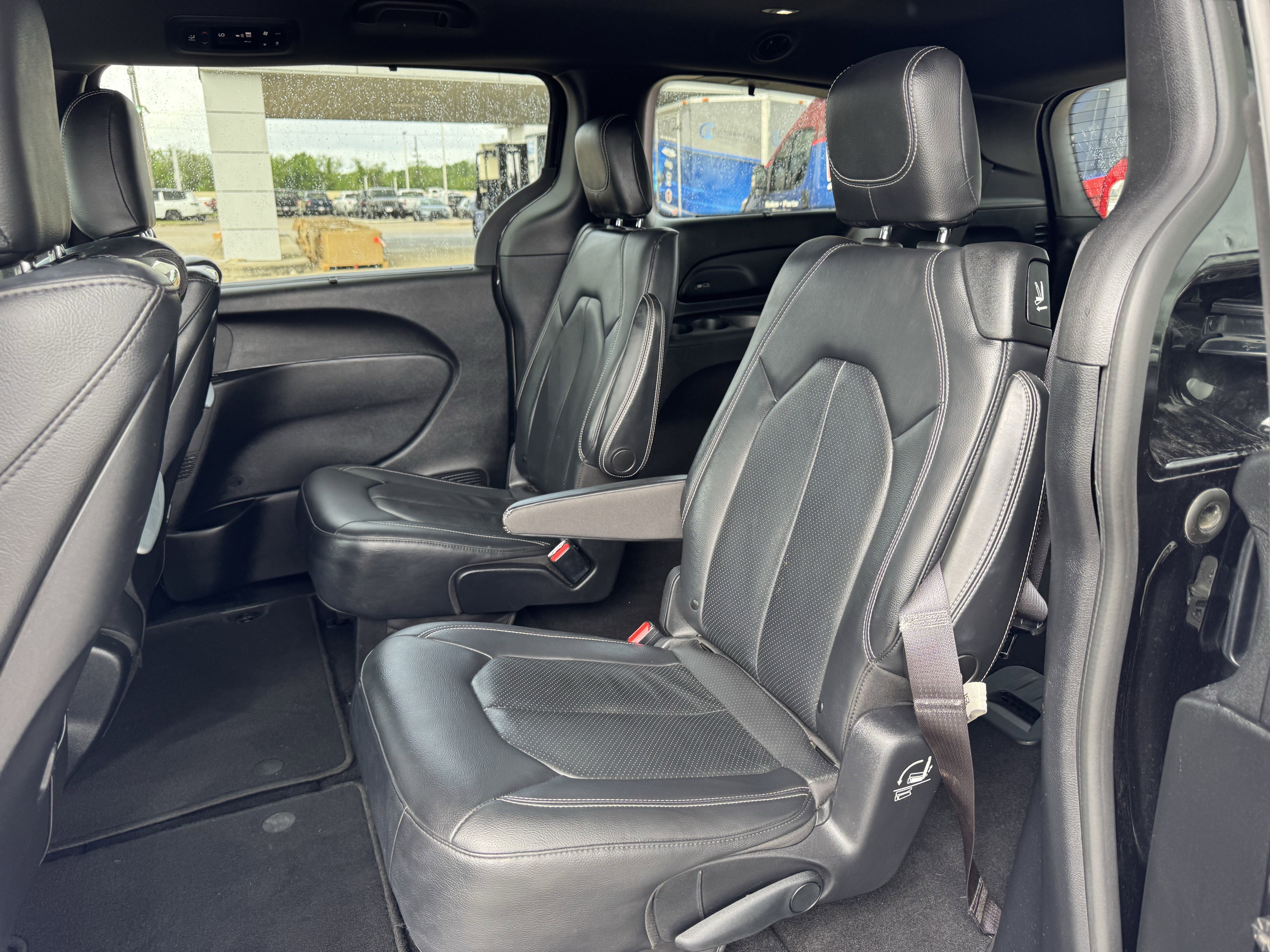 Used 2019 Chrysler Pacifica Touring-L Plus w/ Advanced Safetytec Group FWD image 29