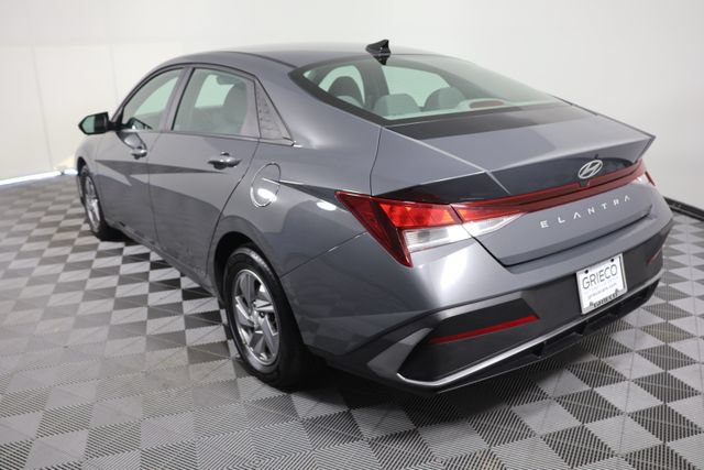Certified 2024 Hyundai Elantra SE FWD image 6