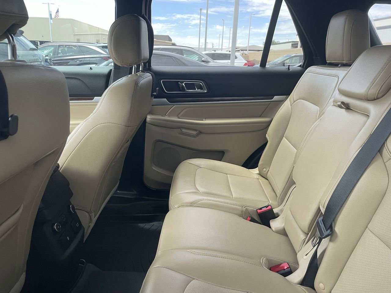 Used 2017 Ford Explorer Limited w/ Equipment Group 301A image 8