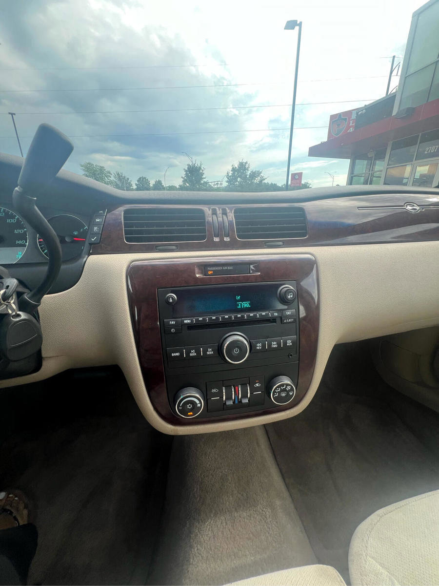 Used 2011 Chevrolet Impala LT image 14