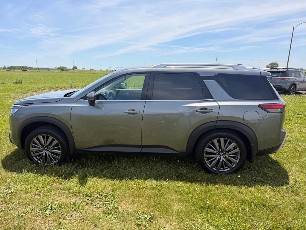 Certified 2025 Nissan Pathfinder SL w/ SL Premium Package FWD image 8