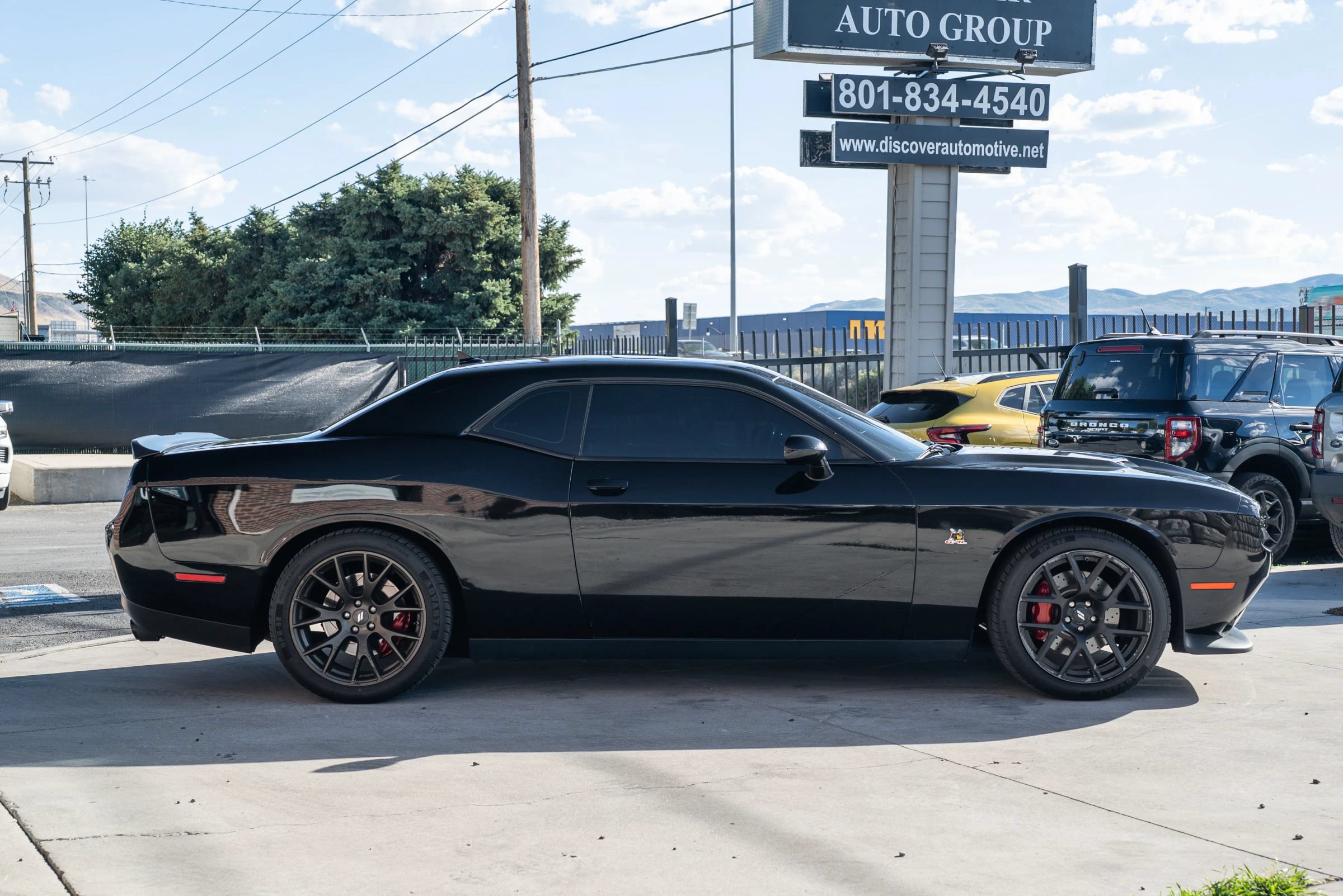 Used 2017 Dodge Challenger R/T Scat Pack w/ Leather Interior Group RWD image 11