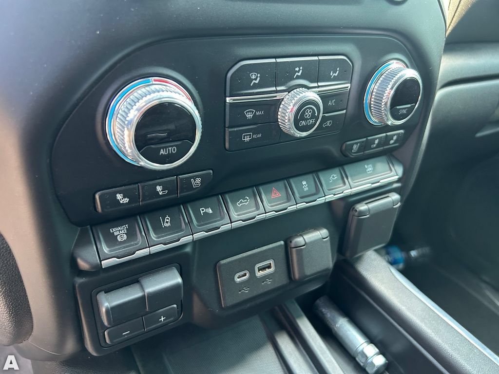 Used 2021 GMC Sierra 3500 Denali w/ Technology Package AWD/4WD image 8