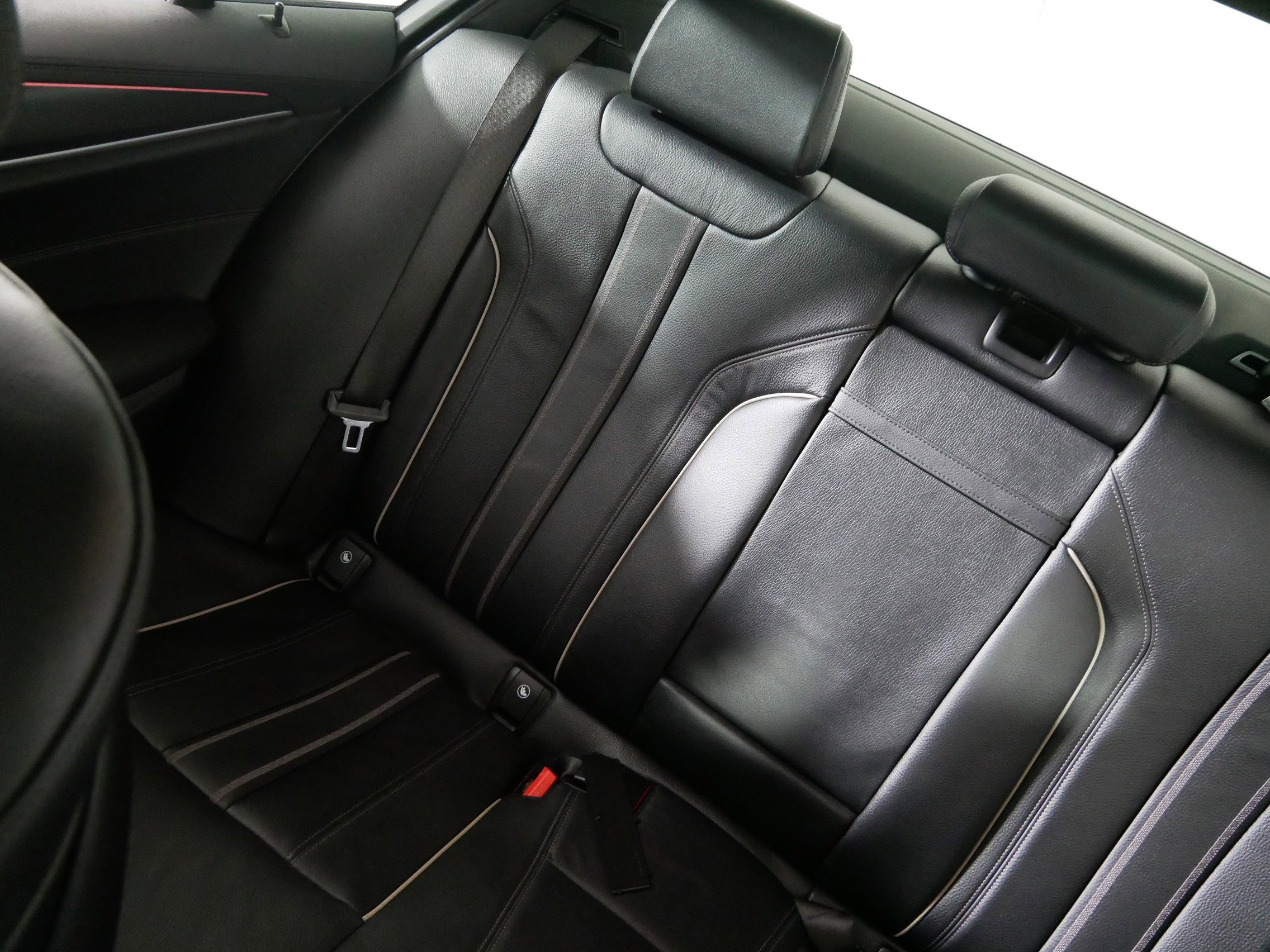 Used 2022 BMW M550i xDrive image 12