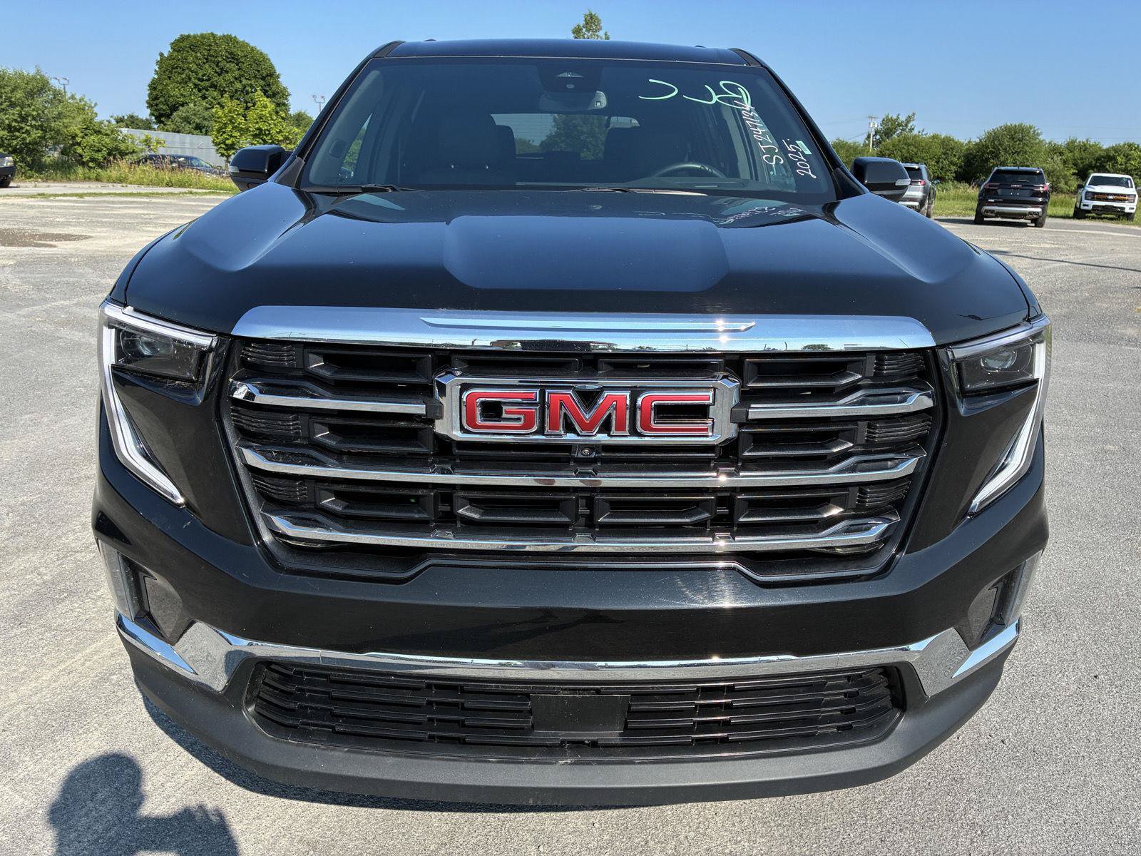 Used 2025 GMC Acadia Elevation w/ Elevation Premium Package AWD/4WD image 2