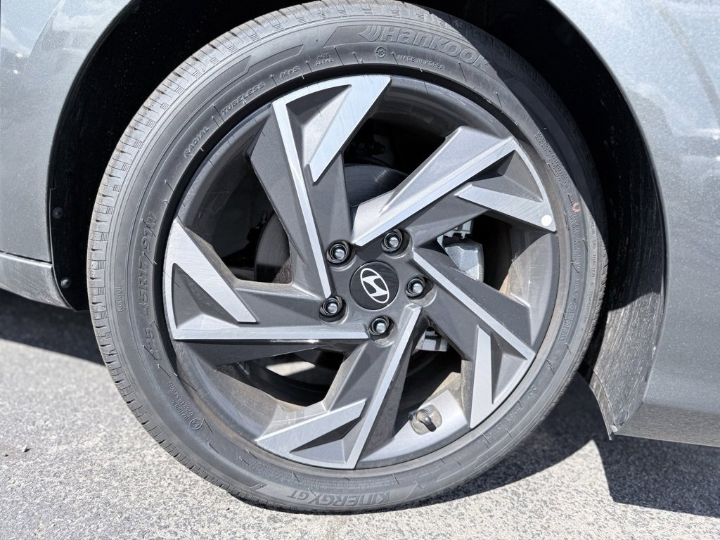 New 2025 Hyundai Elantra Limited image 38