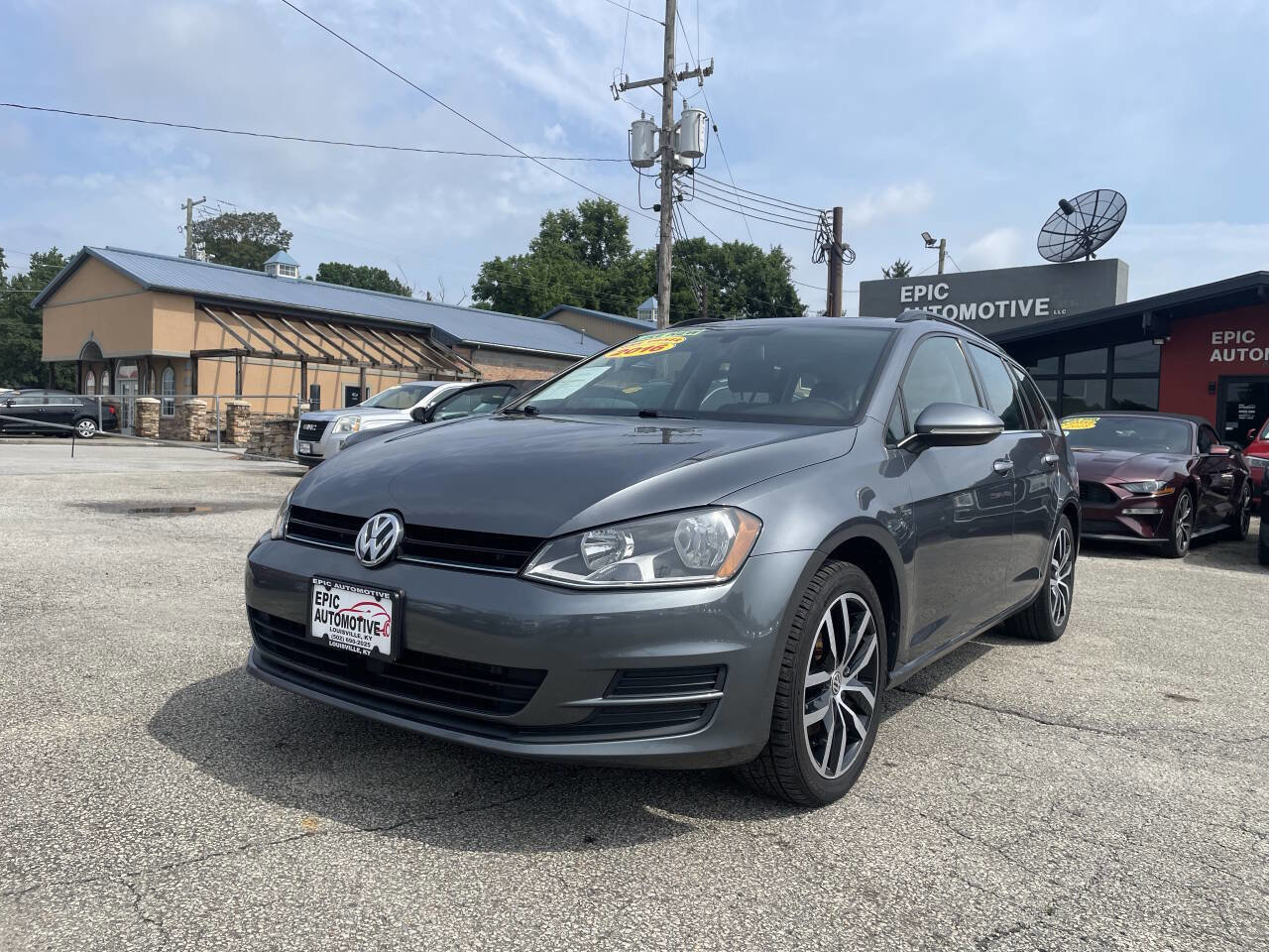 Used 2016 Volkswagen Golf Limited Edition image 1