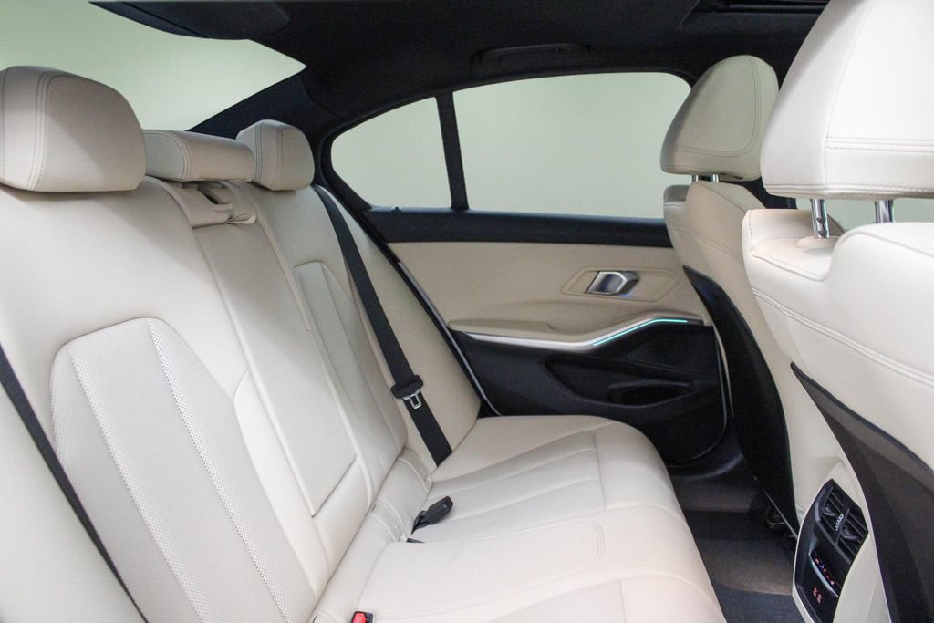 Used 2024 BMW 330i Sedan w/ Convenience Package RWD image 27