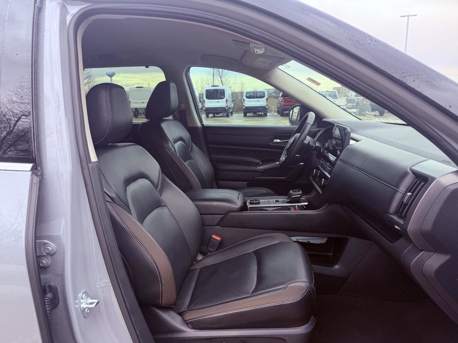 Used 2024 Nissan Pathfinder SL AWD/4WD image 32