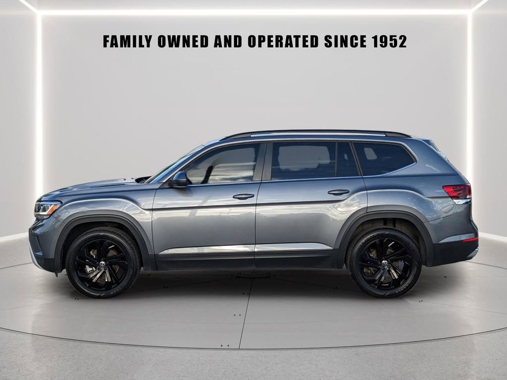 Used 2023 Volkswagen Atlas SE w/ Black Wheel Package FWD image 3