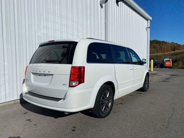Used 2017 Dodge Grand Caravan SXT w/ Driver Convenience Group image 14
