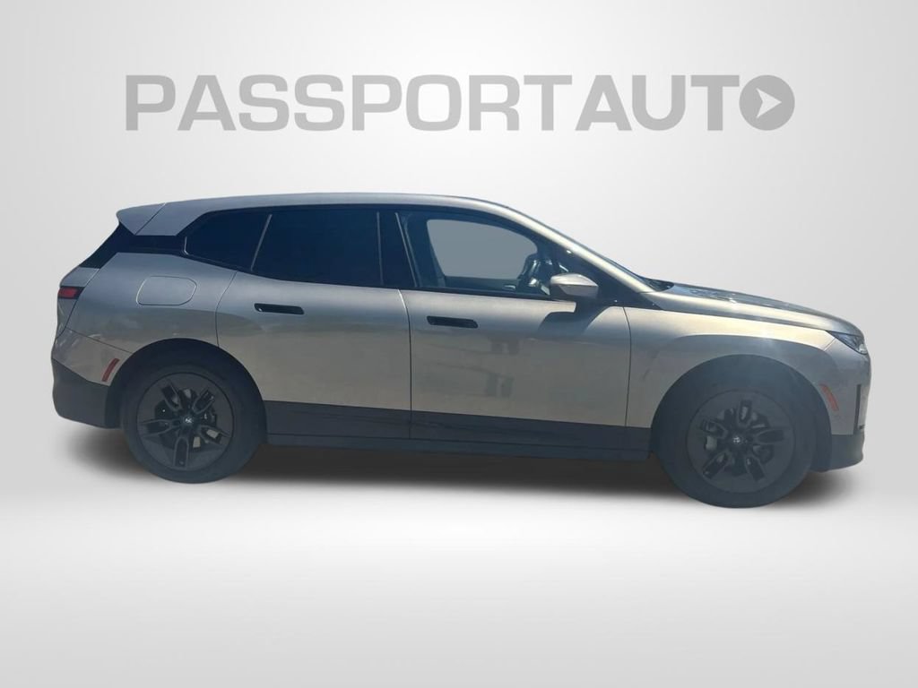 Used 2025 BMW iX xDrive50 w/ Premium Package AWD/4WD image 5