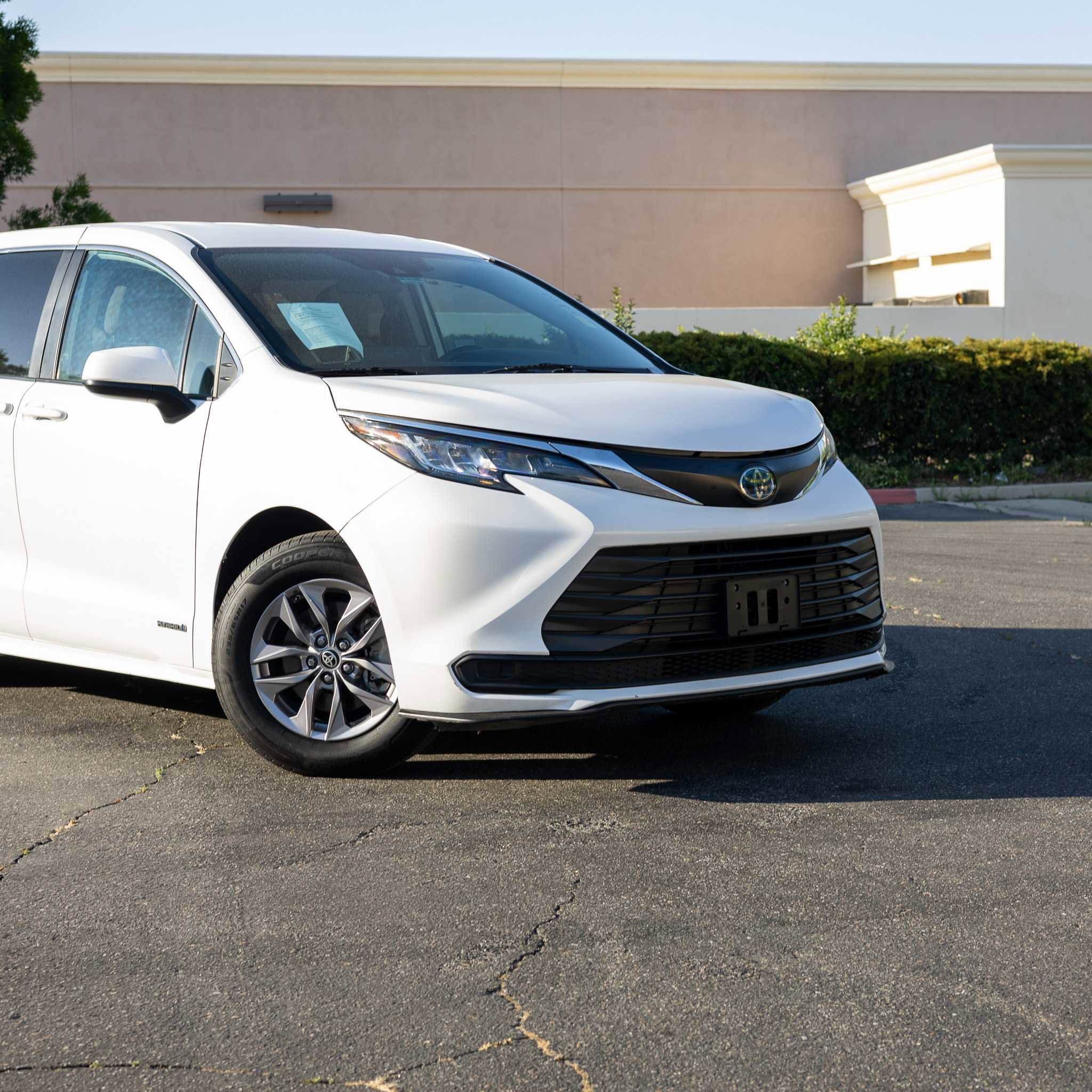 Used 2021 Toyota Sienna LE image 9