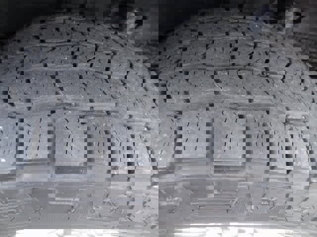 Used 2016 Toyota Tacoma SR5 w/ SR5 Appearance Package (SN) image 24