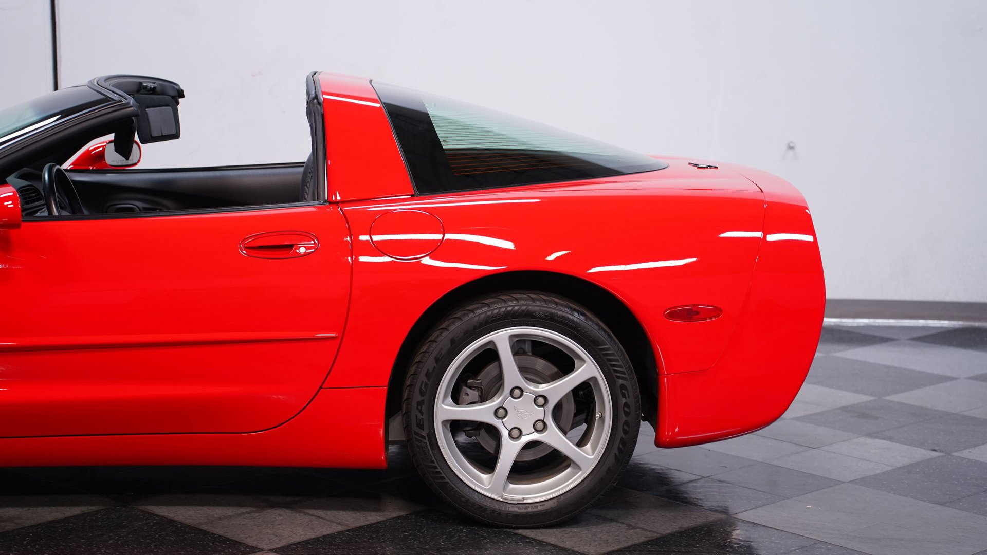 Used 2000 Chevrolet Corvette Coupe w/ Memory Pkg image 22