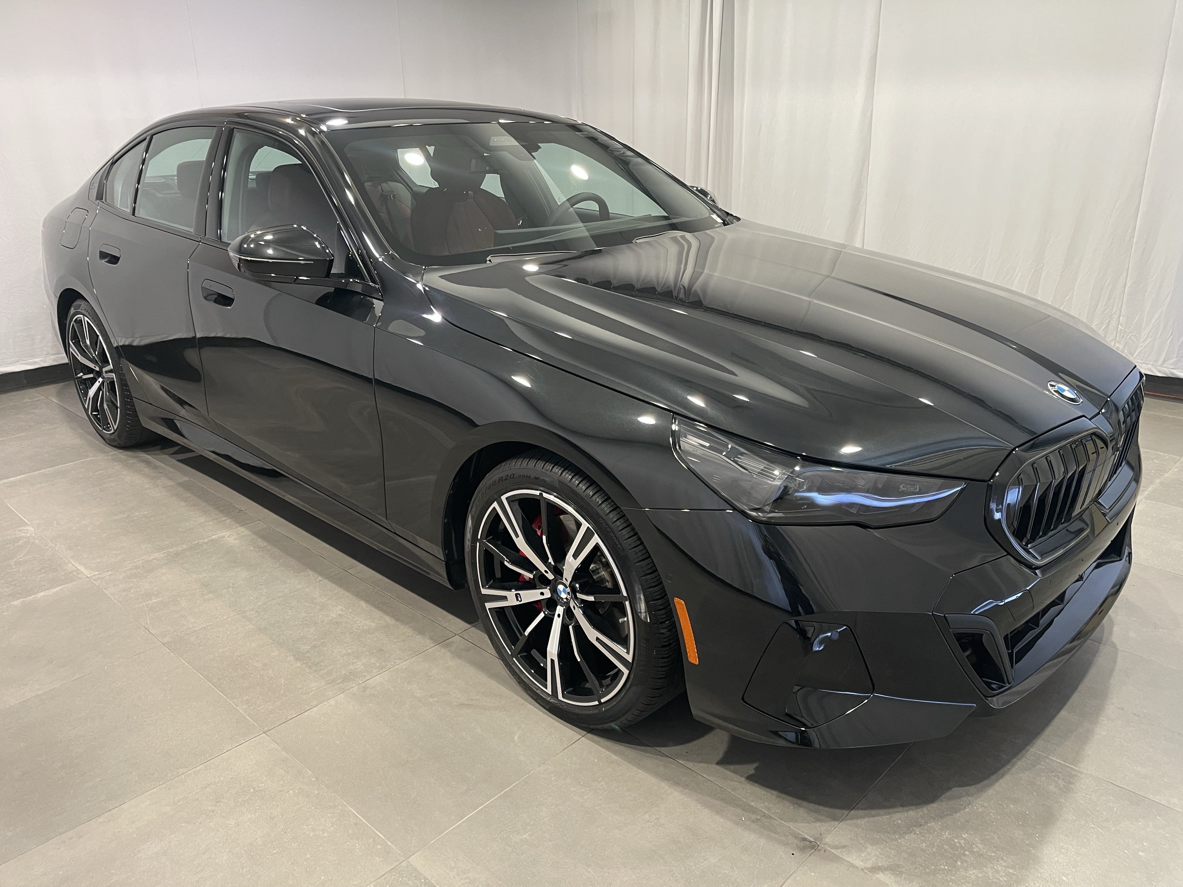 Used 2026 BMW 530i xDrive w/ M Sport Package AWD/4WD image 3