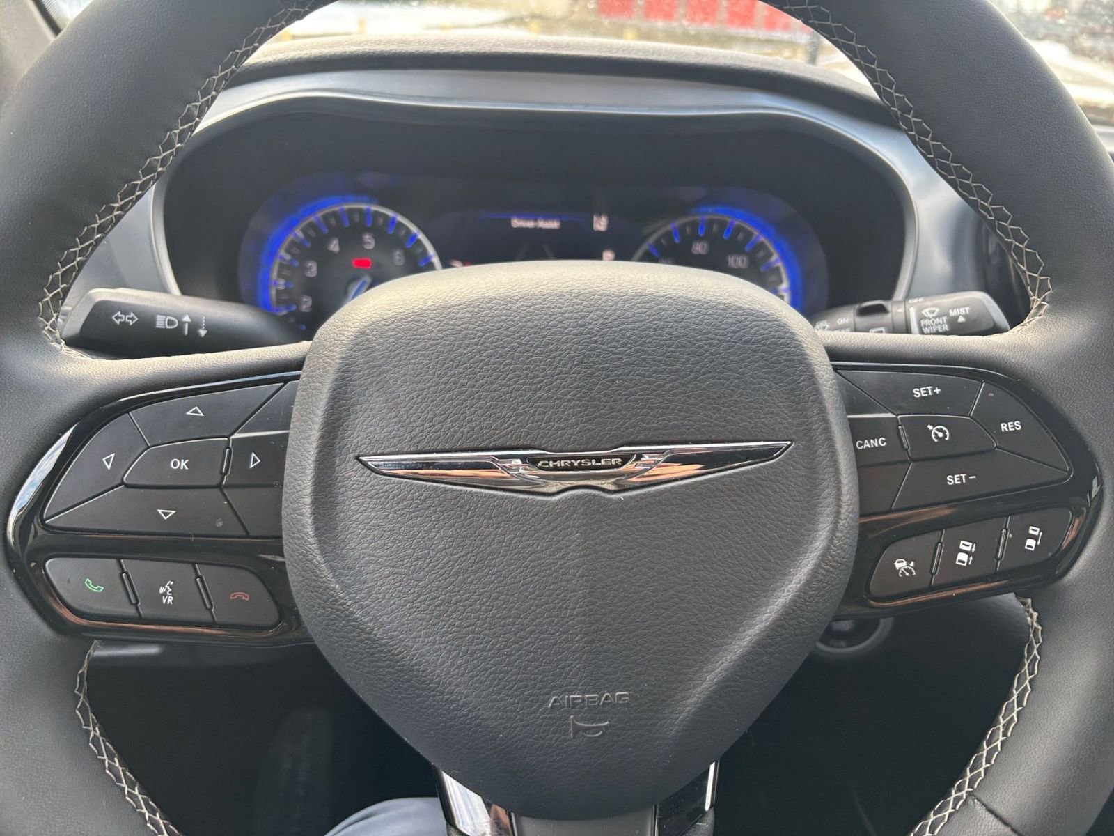 Used 2025 Chrysler Pacifica Limited image 29