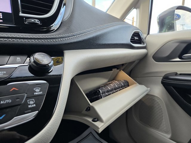 Used 2022 Chrysler Pacifica Touring-L image 14