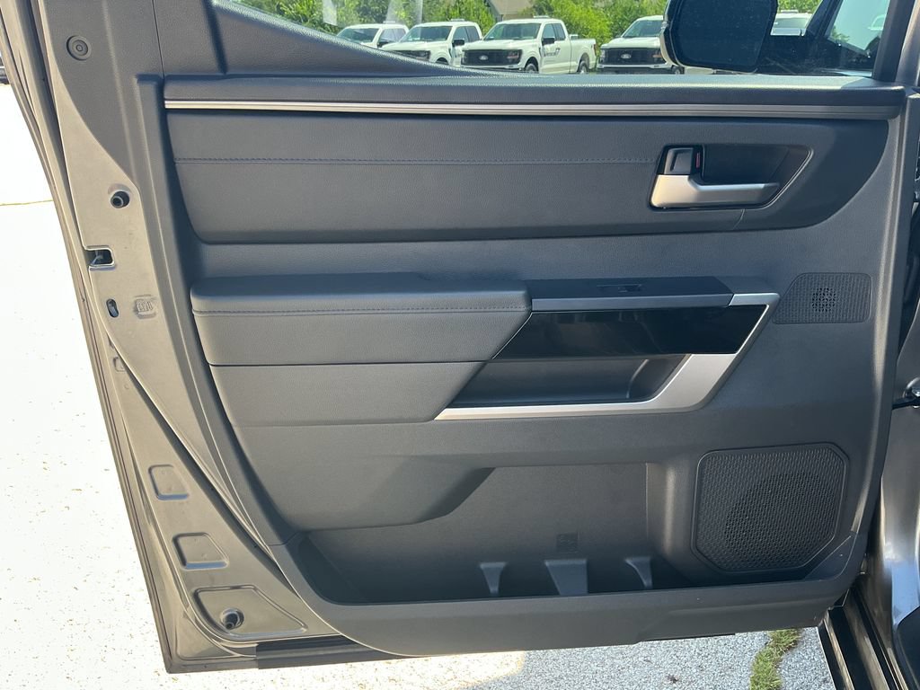 Used 2025 Toyota Tundra Limited AWD/4WD image 16