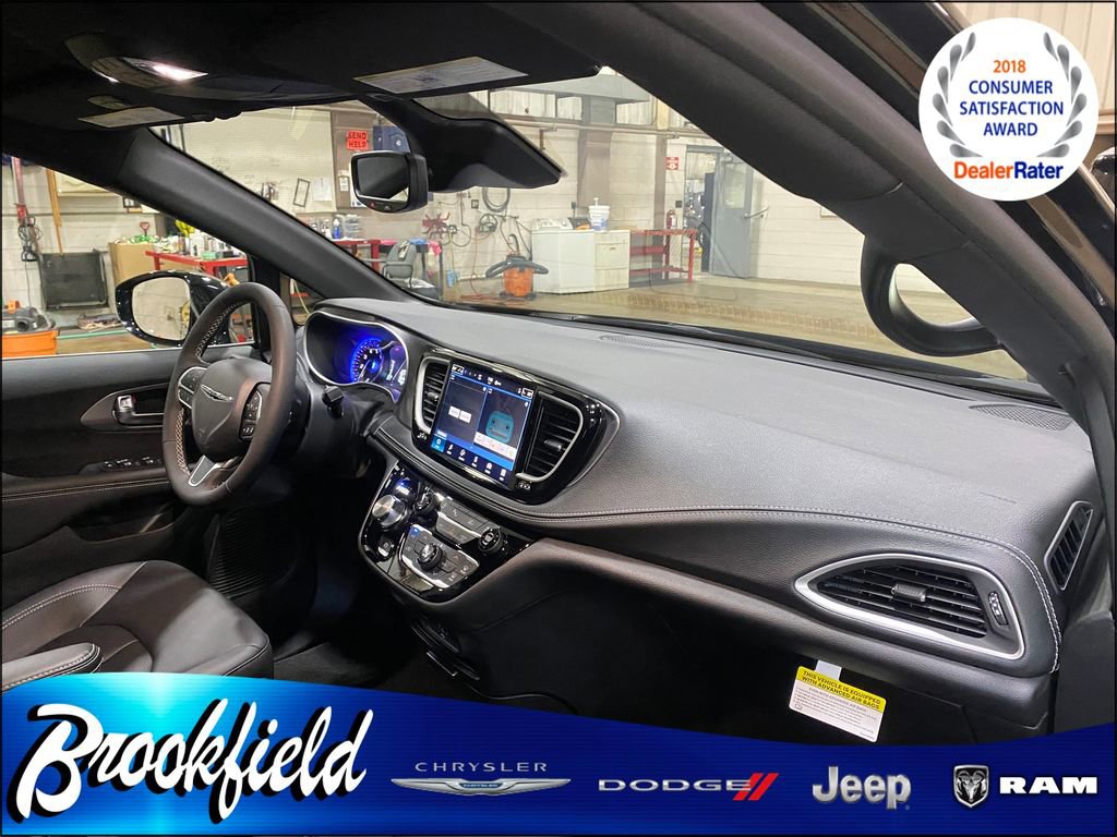 New 2026 Chrysler Pacifica Select image 30