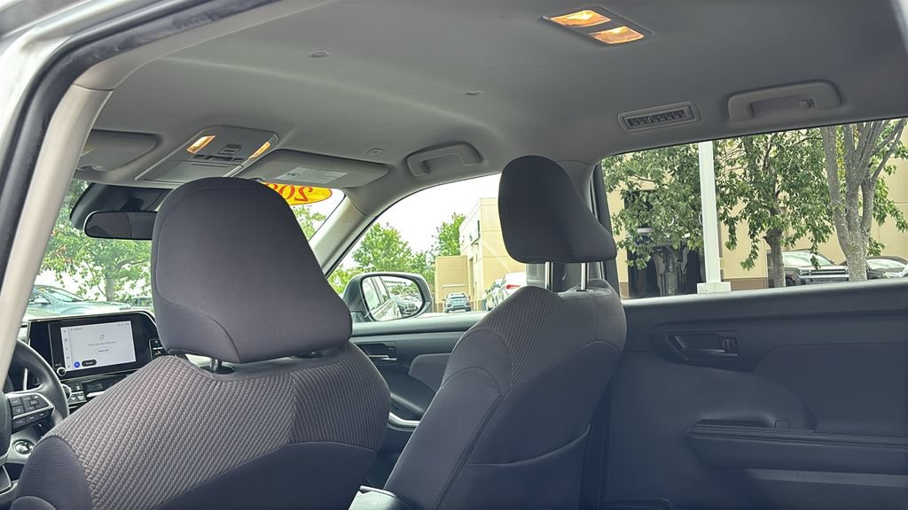 Used 2023 Toyota Highlander L FWD image 31