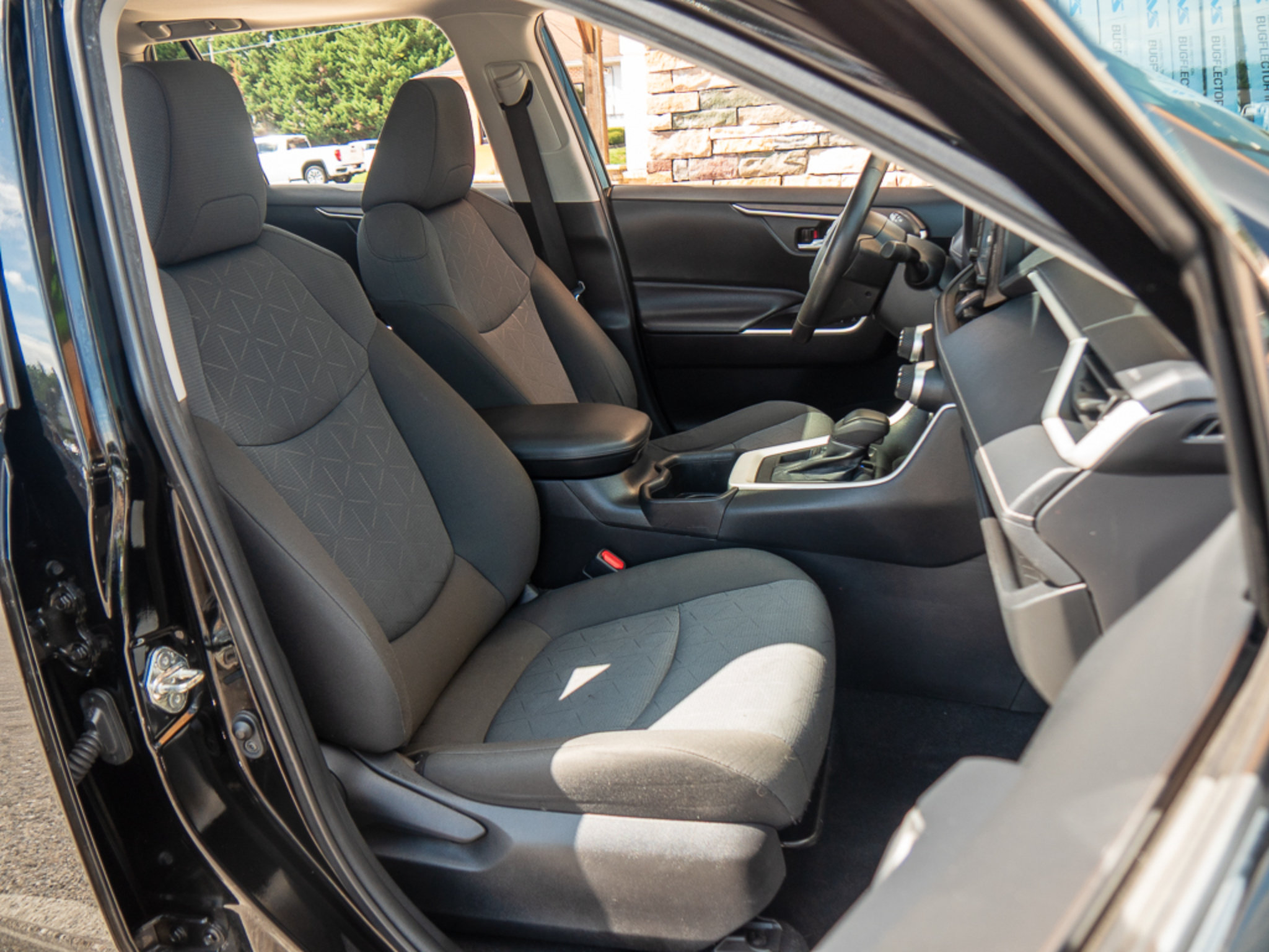 Used 2022 Toyota RAV4 XLE w/ Convenience Package AWD/4WD image 16