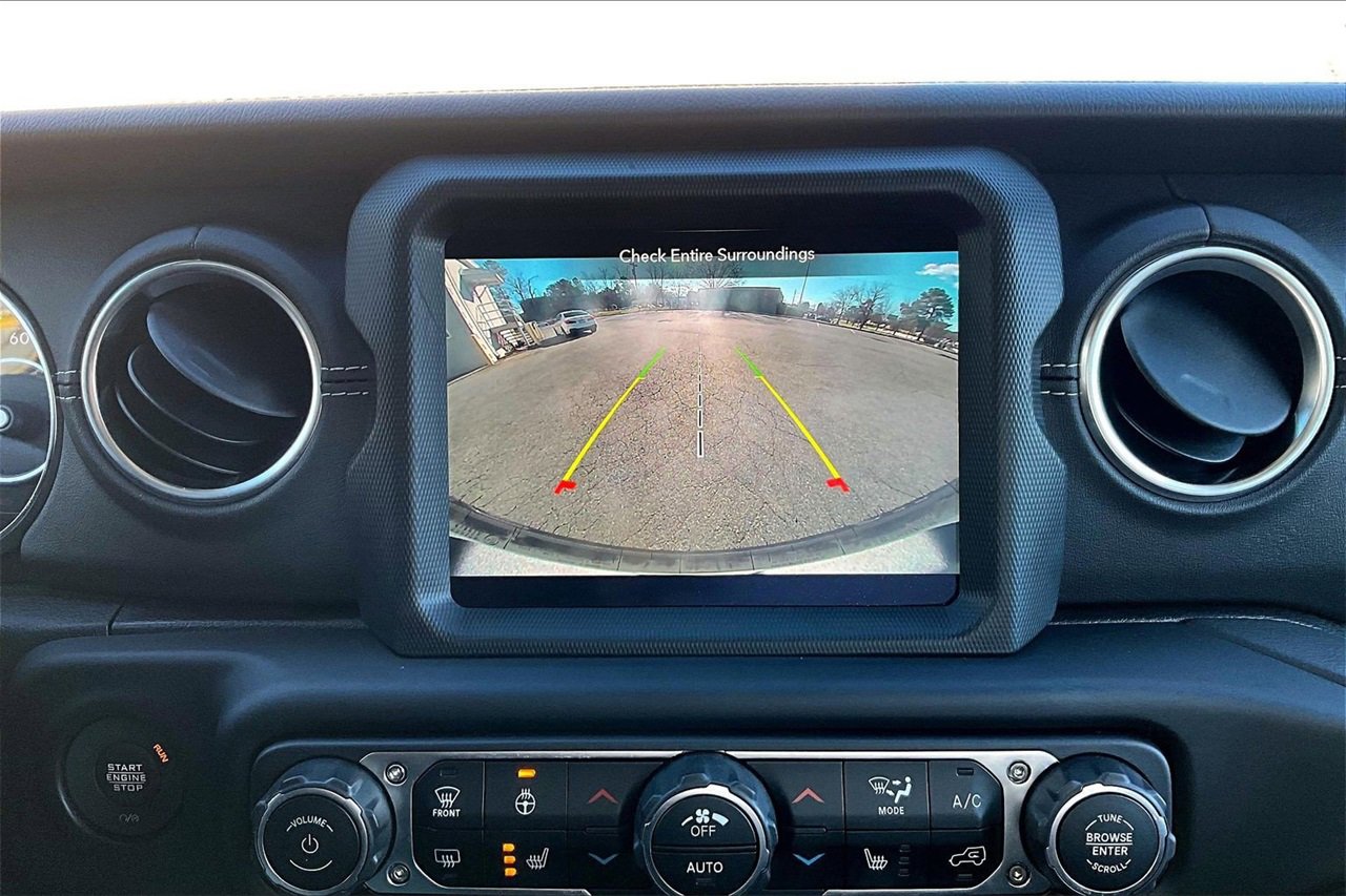 Certified 2023 Jeep Wrangler Sahara w/ Cold Weather Group image 14