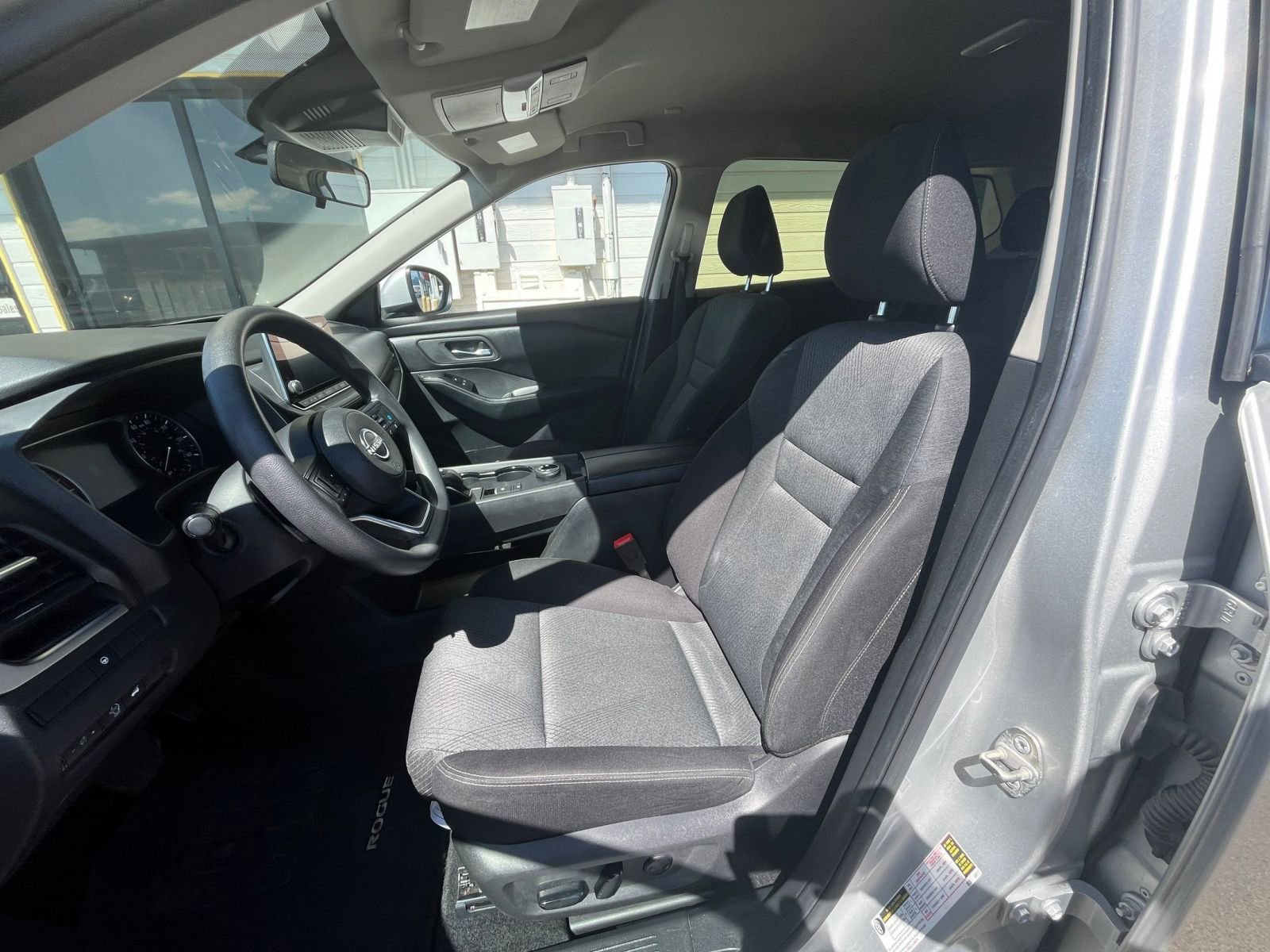 Used 2024 Nissan Rogue SV image 29