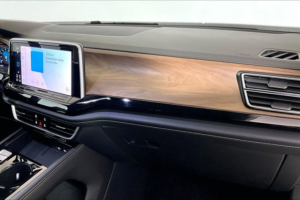 Used 2025 Volkswagen Atlas SE image 12