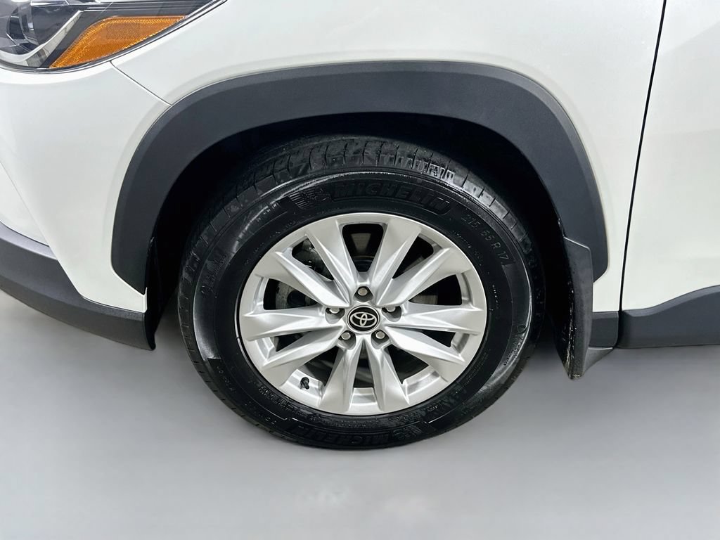 Used 2024 Toyota Corolla Cross LE w/ Moonroof Package FWD image 8