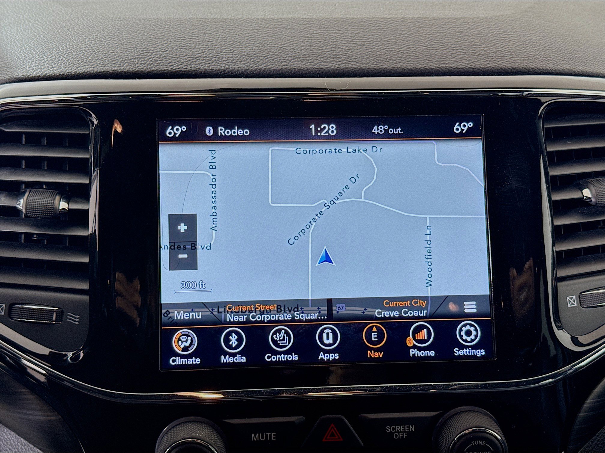 Used 2020 Jeep Grand Cherokee Altitude image 15