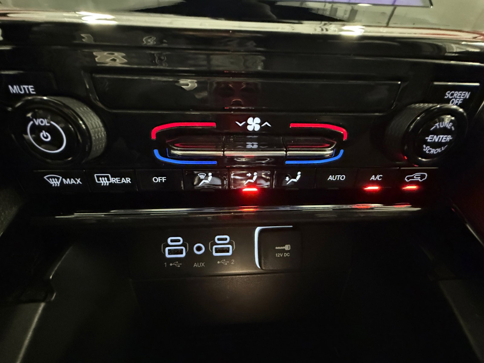 Used 2023 Jeep Grand Cherokee L Laredo image 18