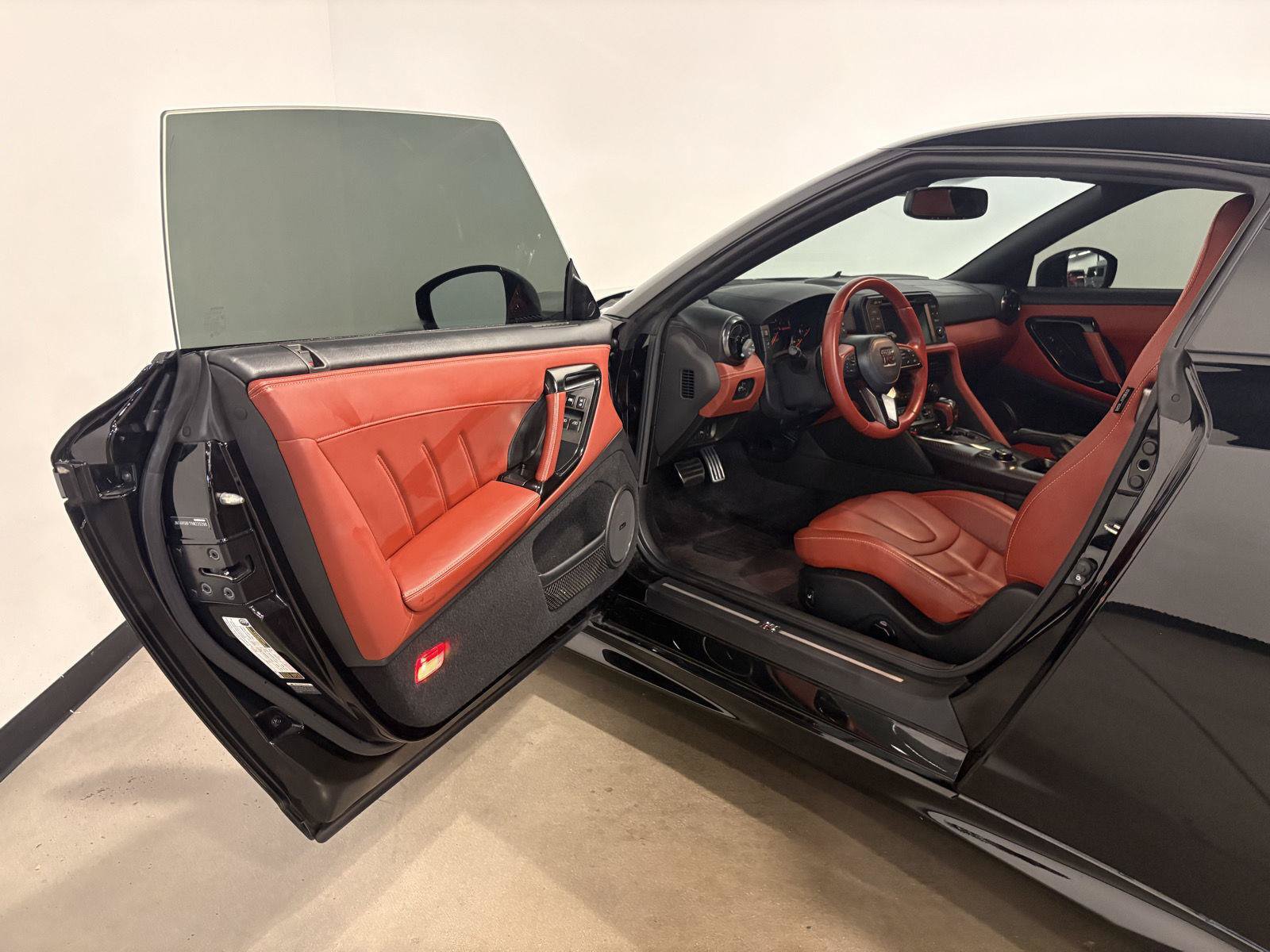 Used 2024 Nissan GT-R Premium w/ Premium Interior Package AWD/4WD image 12