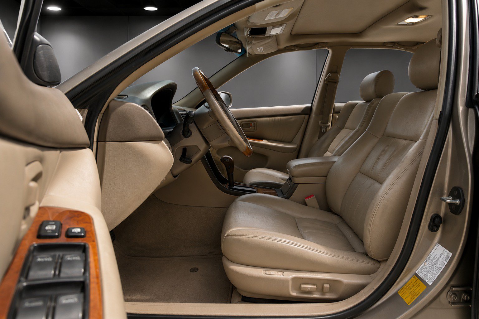 Used 2000 Lexus ES 330 FWD image 6