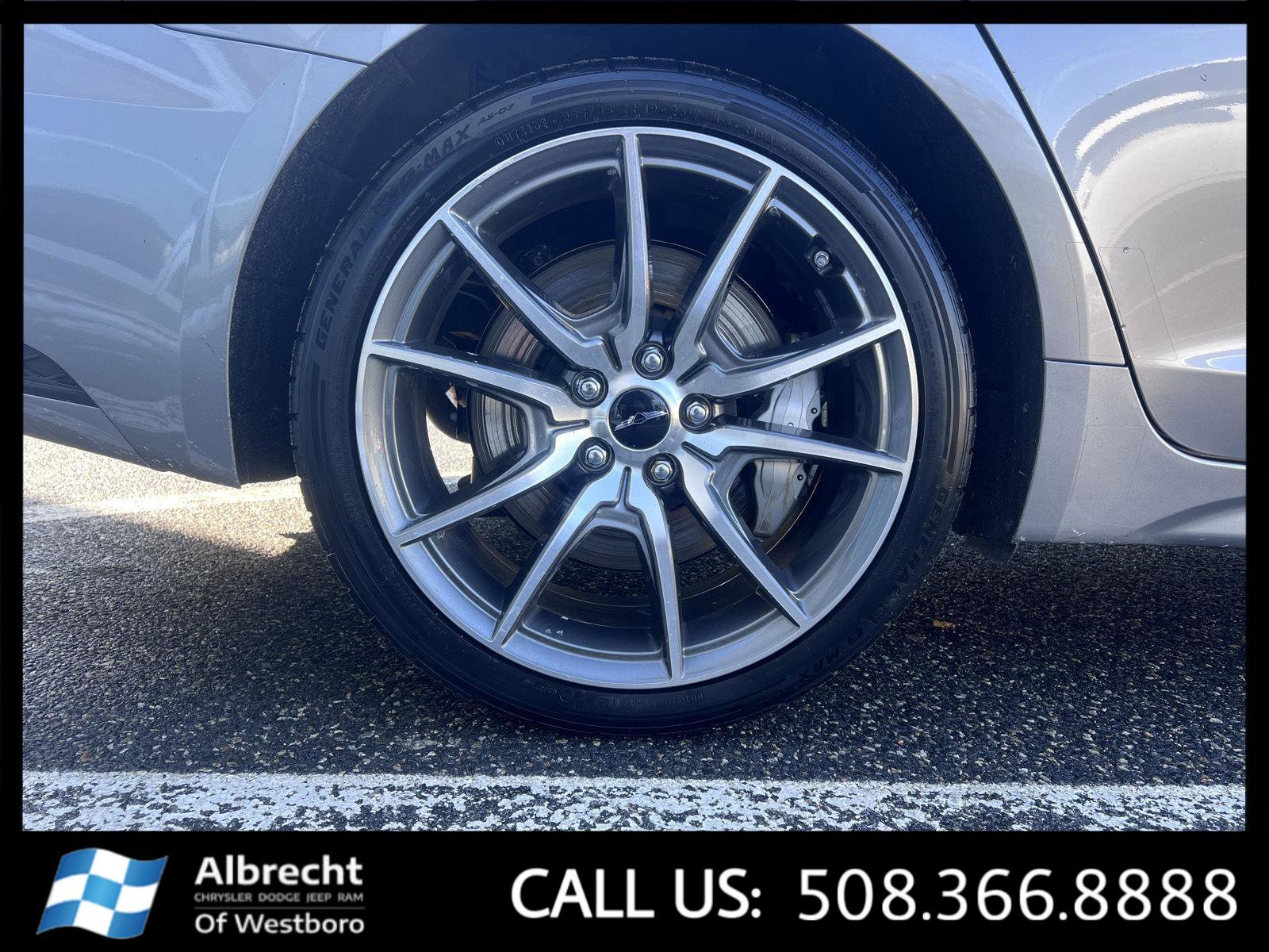 Used 2025 Genesis G70 2.5T image 31