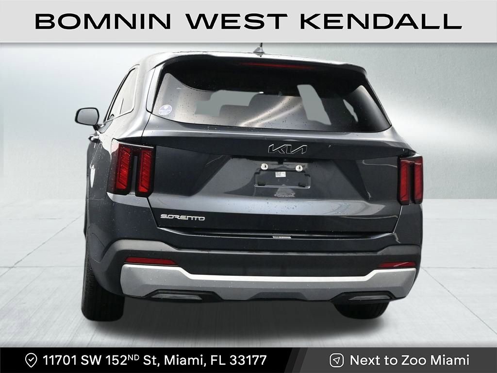 Used 2024 Kia Sorento LX image 4