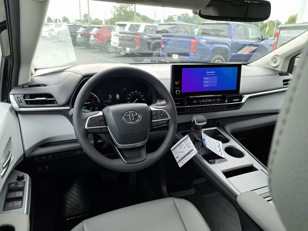 New 2025 Toyota Sienna XLE image 10