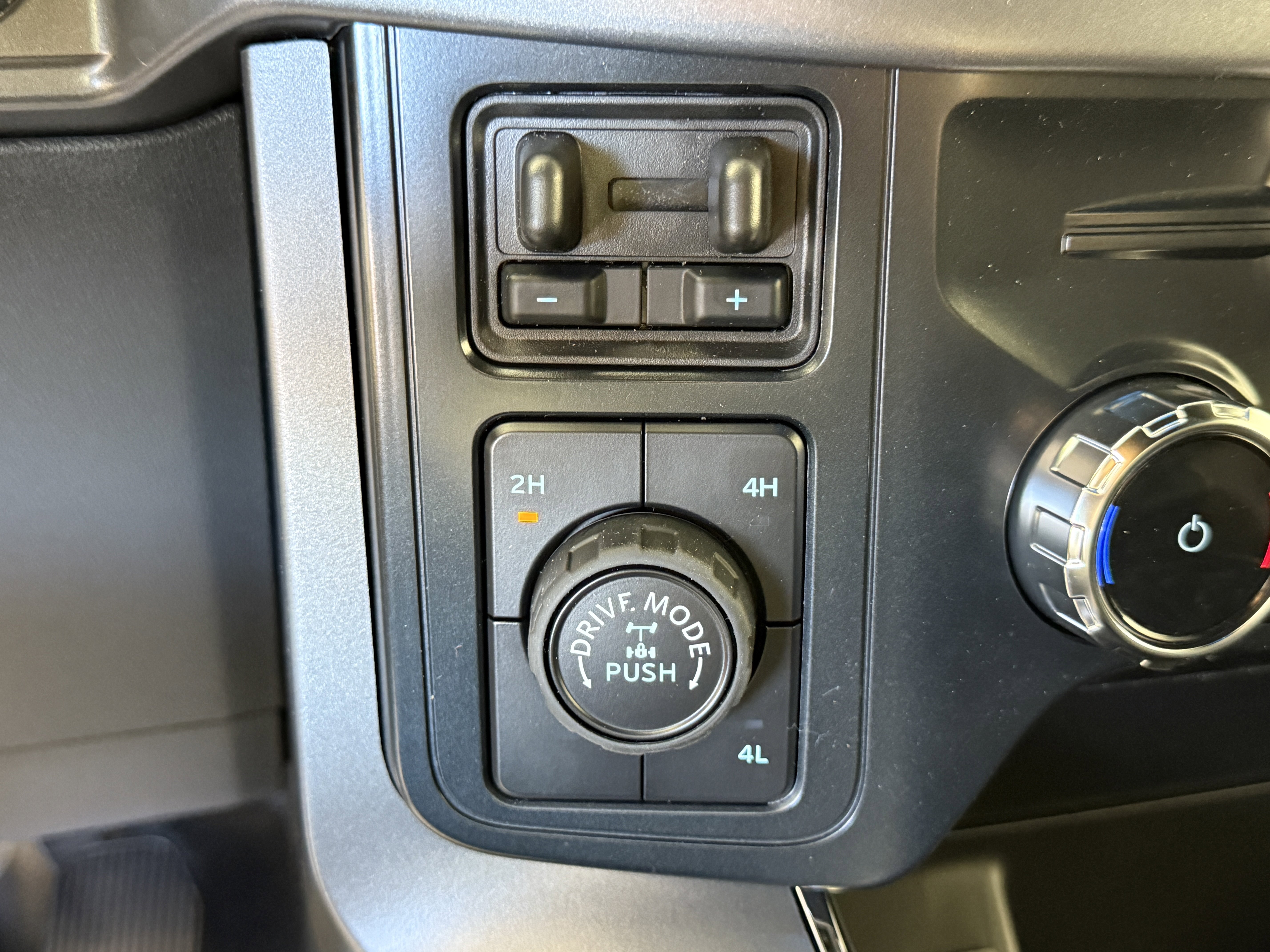 New 2025 Ford F150 XLT image 24