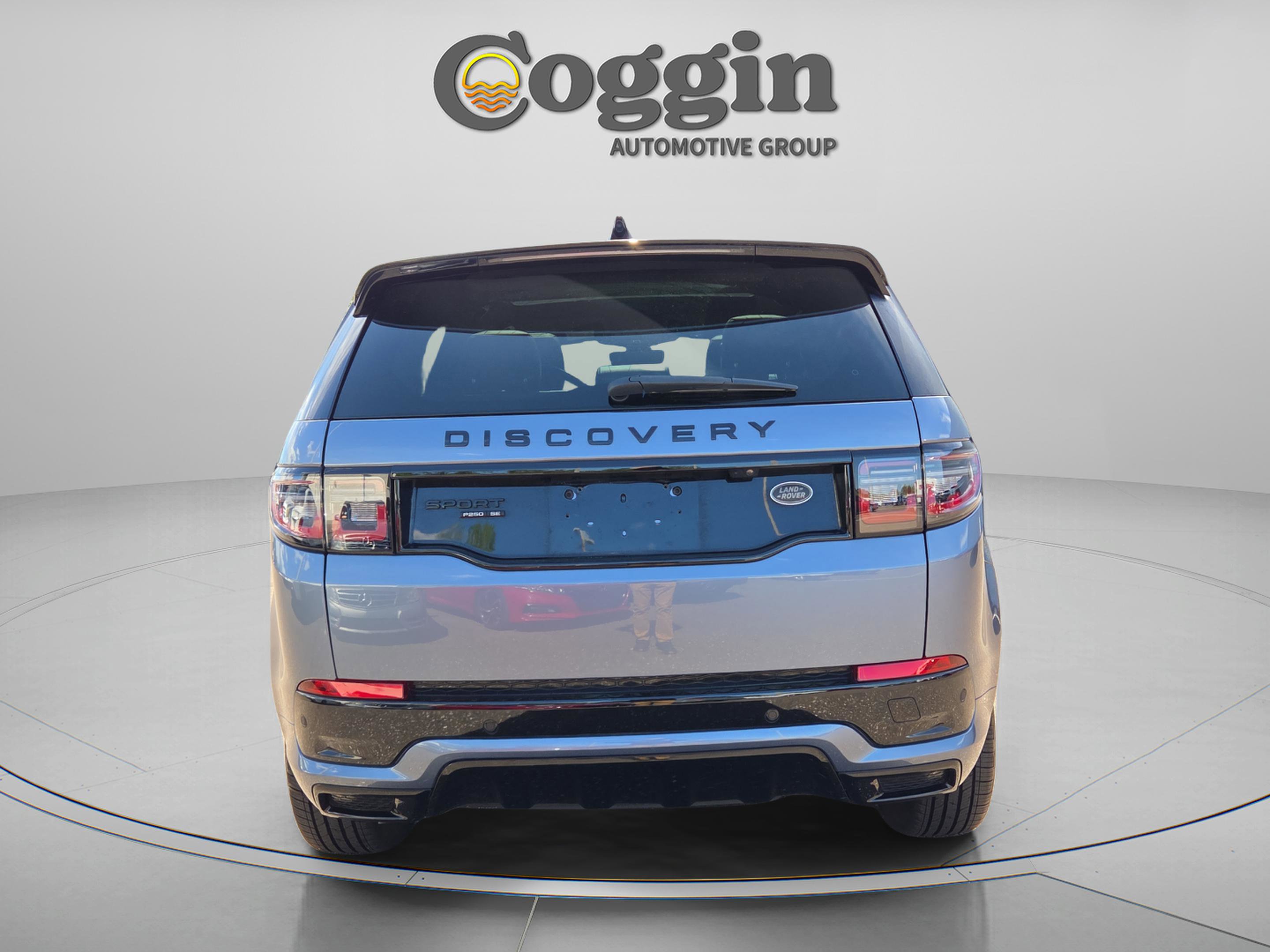 Used 2020 Land Rover Discovery Sport SE R-Dynamic image 4