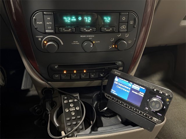 Used 2003 Chrysler Town & Country Limited image 20