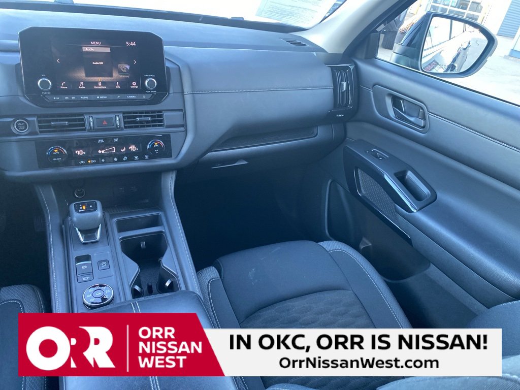 Used 2024 Nissan Pathfinder S image 19